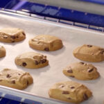 Is it better to bake cookies at 350 or 375?