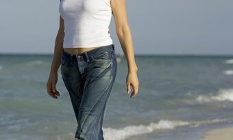 Is it better to walk on the beach with or without shoes?