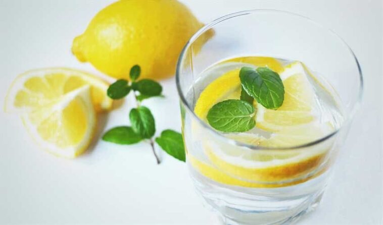 Is it okay to drink lemon water if you have acid reflux?