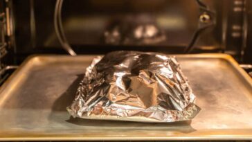 Is it safe to bake with aluminum foil?