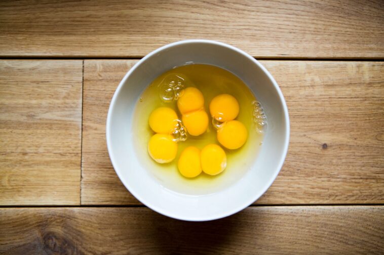 Is it safe to eat a red egg yolk?
