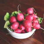 Is it safe to eat raw radishes?