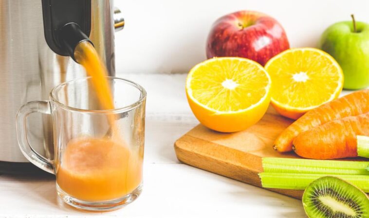 Is juicing healthier than blending?
