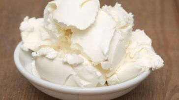 Is mascarpone a cream cheese?