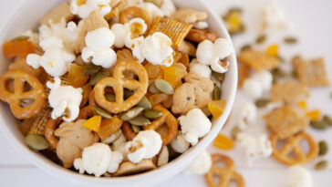 Is popcorn a good hiking snack?