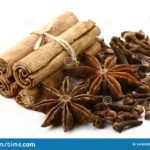 Is star anise the same as cinnamon?
