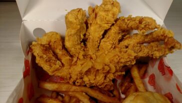 Is the Rip n chicken from Popeyes spicy?