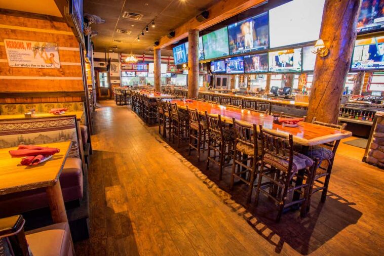 Is the Twin Peaks restaurant related to the show?