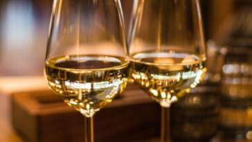 Is there a lot of sodium in white wine?