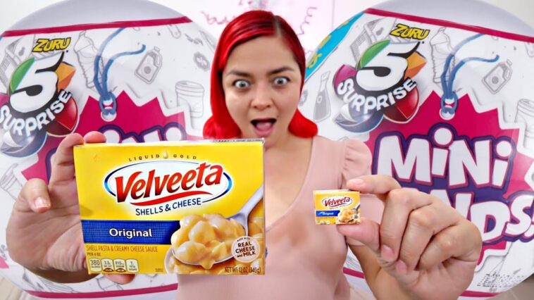 Is there actual food in Mini brands?