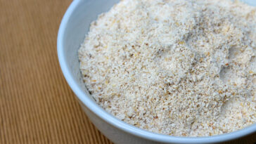 Is there gluten in oat flour?