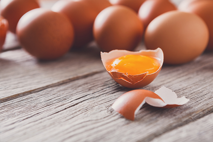 Should egg yolks be yellow or orange?