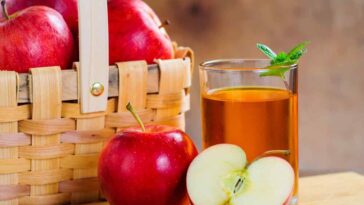 Should you core apples before juicing?