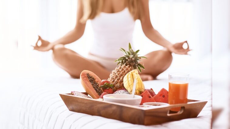 Should you eat before or after hot yoga?