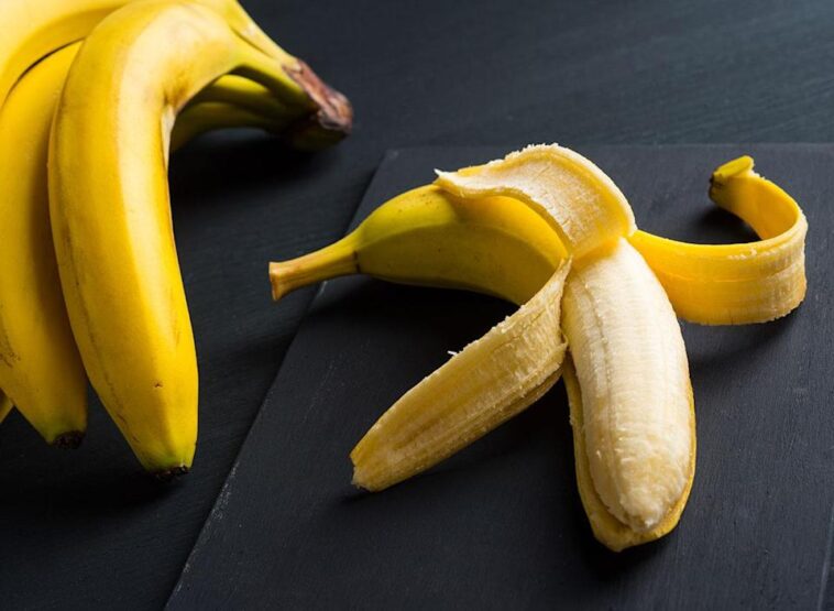 Should you open a banana from the bottom?