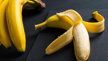 Should you open a banana from the bottom?