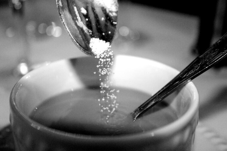 Should you put sugar in detox tea?