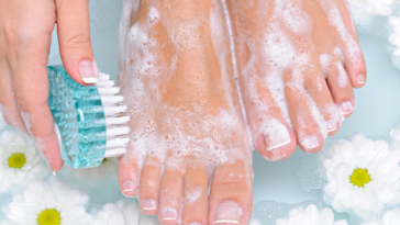 Should you wash between your toes?