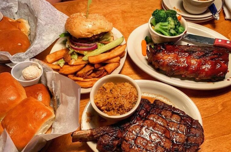 What age is senior discount at Texas Roadhouse?