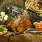 What are 5 things that are traditionally associated with Thanksgiving?