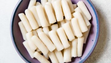 What are Chinese rice cakes made of?