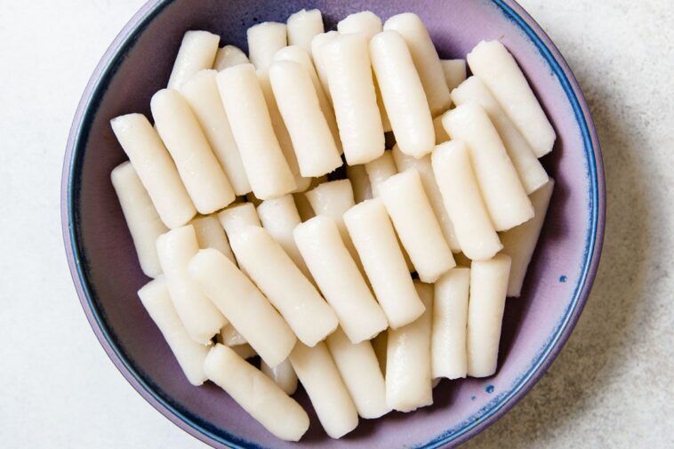 What are Chinese rice cakes made of?