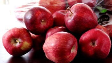 What are Red Delicious apples best used for?