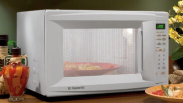 What are five things you should never microwave?
