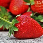 What are the cons of eating strawberries?