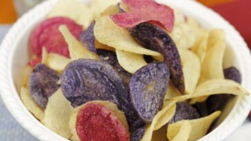 What are the healthiest chips to eat with guacamole?