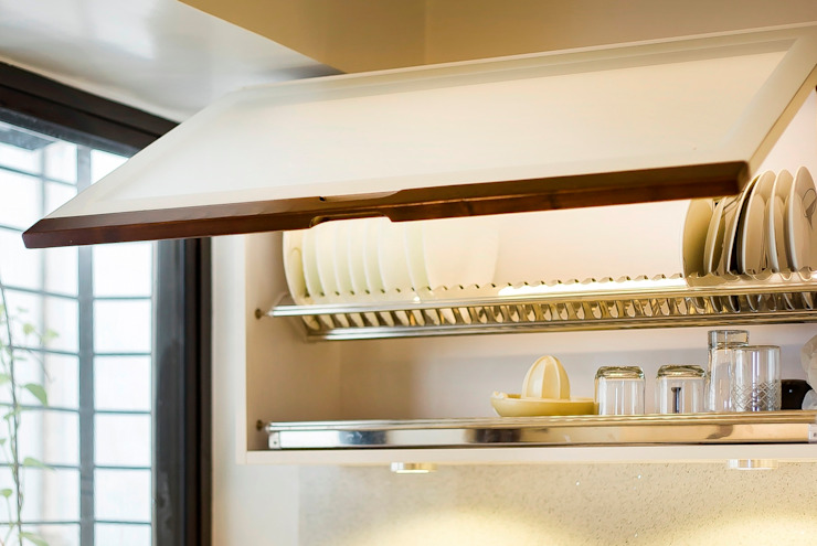 What are the most essential accessories for a modular kitchen?