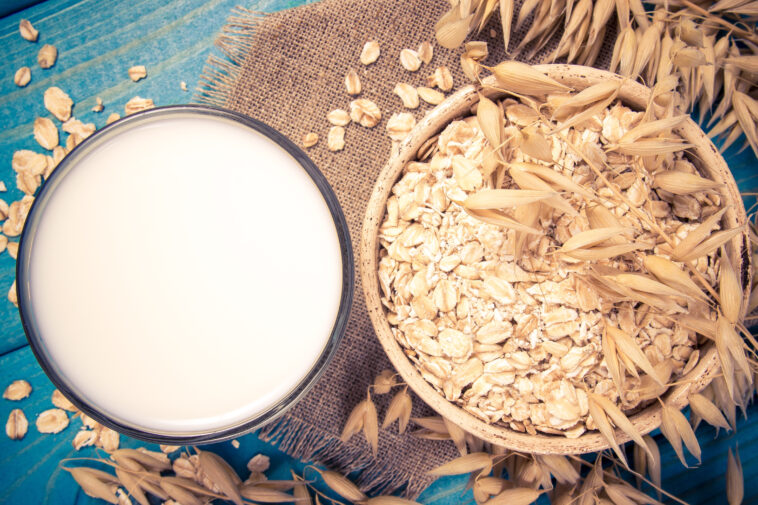 What are the pros and cons of oat milk?