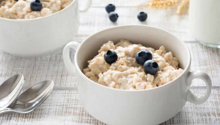 What are the side effects of eating oatmeal?