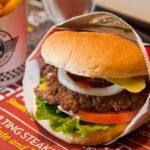 What are the two most popular seafood items in American restaurants?