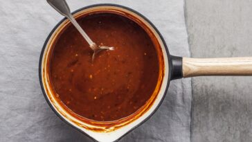 What are the two types of BBQ sauce?