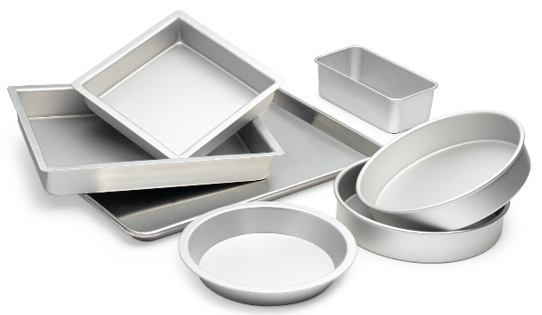 What bakeware do professional bakers use?