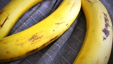 What can ripe bananas be used for?
