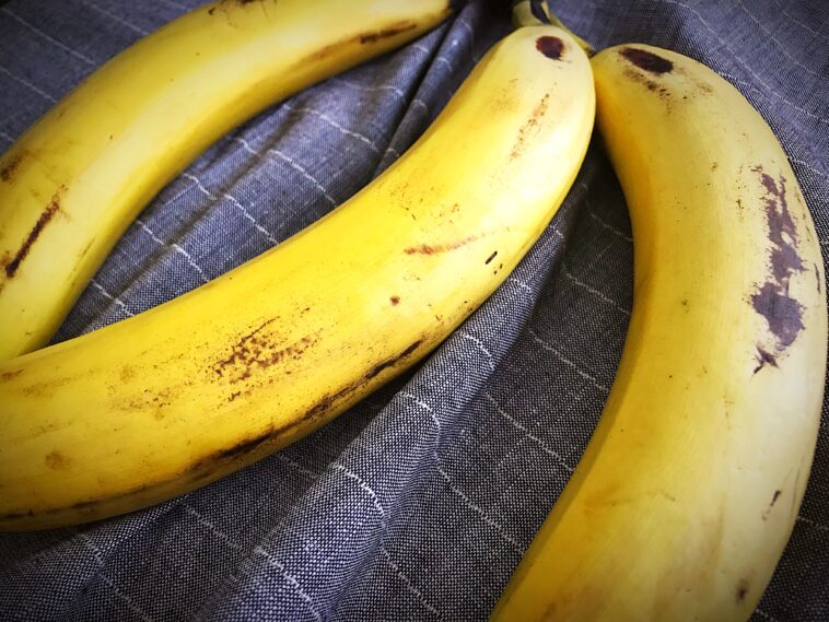 What can ripe bananas be used for?