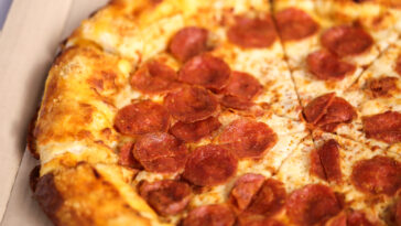 What cheese does Pizza Hut use?