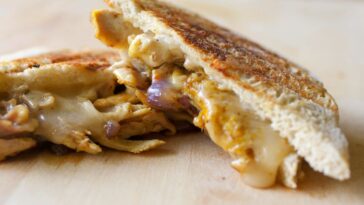 What cheese goes with chicken sandwich?