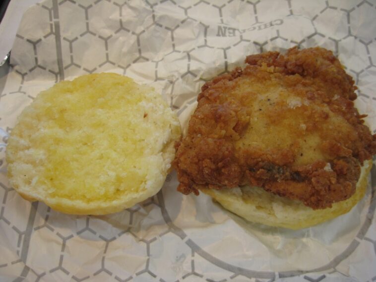 What comes in a chicken biscuit meal?