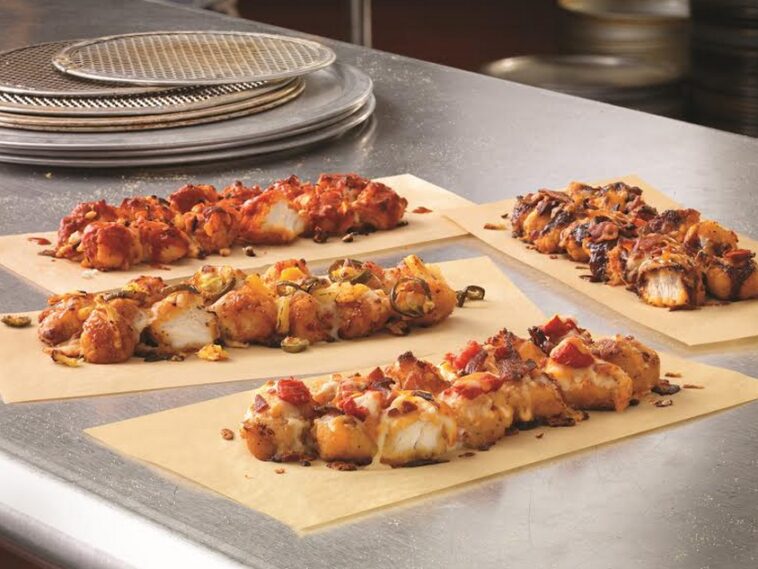 What comes on Domino's specialty chicken?