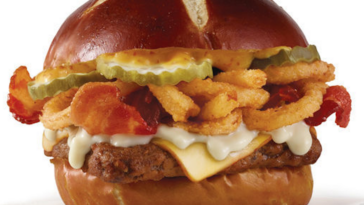 What comes on a Wendy's pretzel pub sandwich?