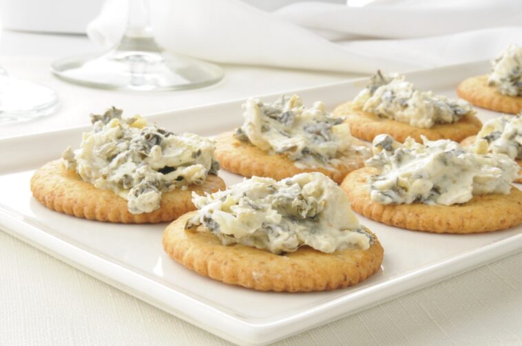 What crackers are best for dip?