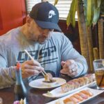 What do bodybuilders eat at restaurants?