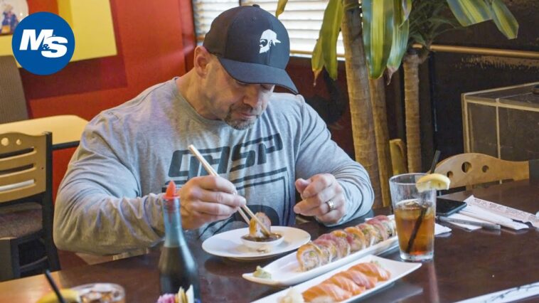 What do bodybuilders eat at restaurants?