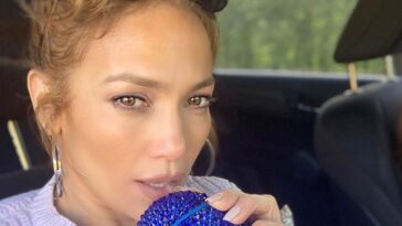 What does JLO not eat?