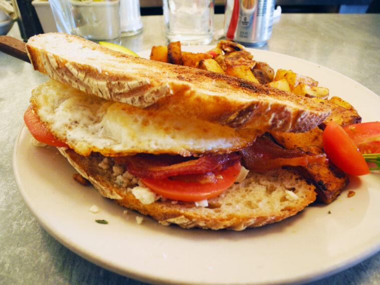 What does a deluxe sandwich mean?