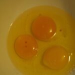 What does egg do in doughnuts?