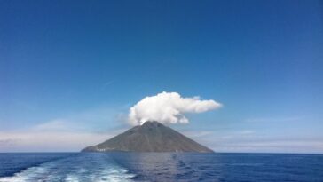 What does stromboli mean in Italian?